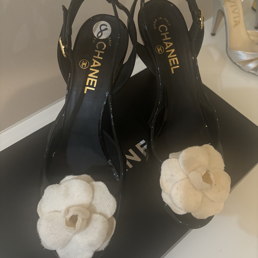 CHANEL Black Heels with Cream Floral Detail